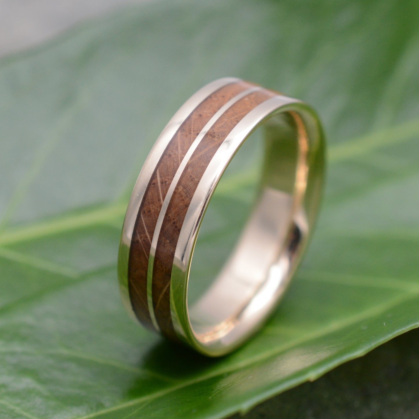 Yellow Gold Lados Linea Bourbon Barrel Ring