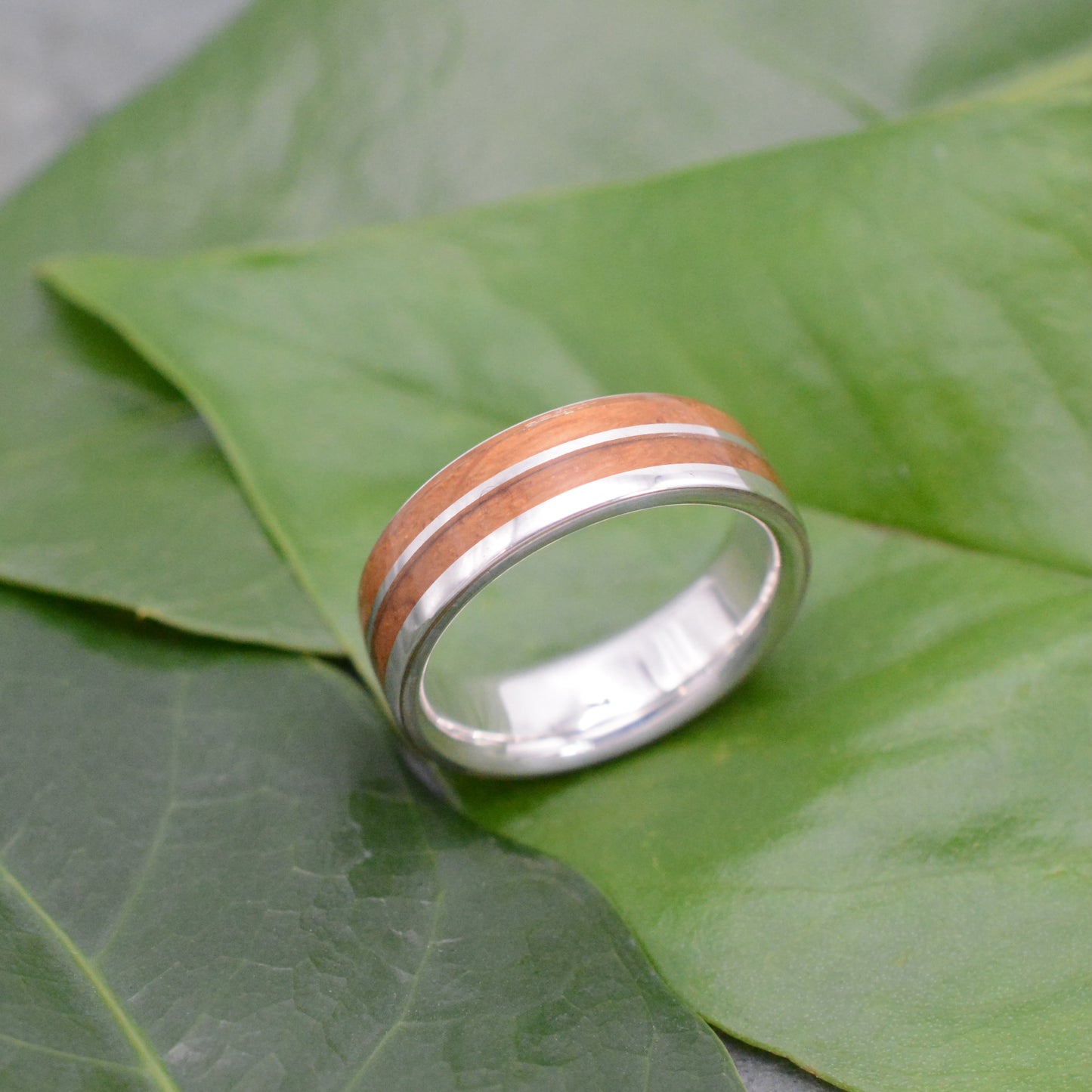 Top view of 7mm of Bourbon Barrel Wedding Band, Un Lado Asi design by Naturaleza Organic Jewelry