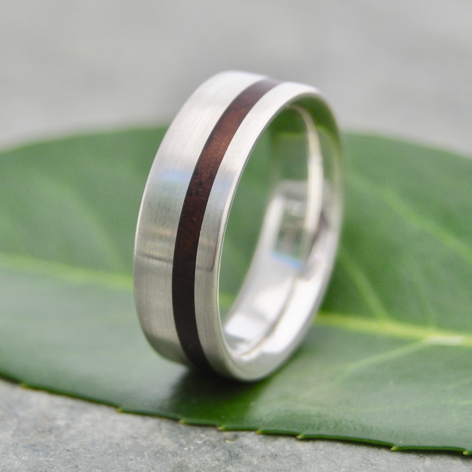 Sustainable mens wood ring with nacascolo and recycled silver, comfort fit