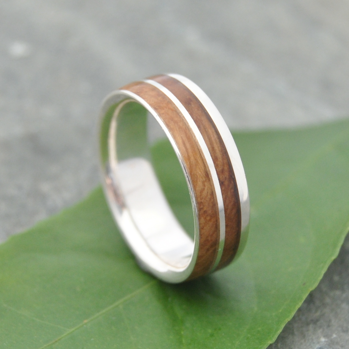 Bourbon barrel wedding ring with 14k white gold, Un Lado Asi design