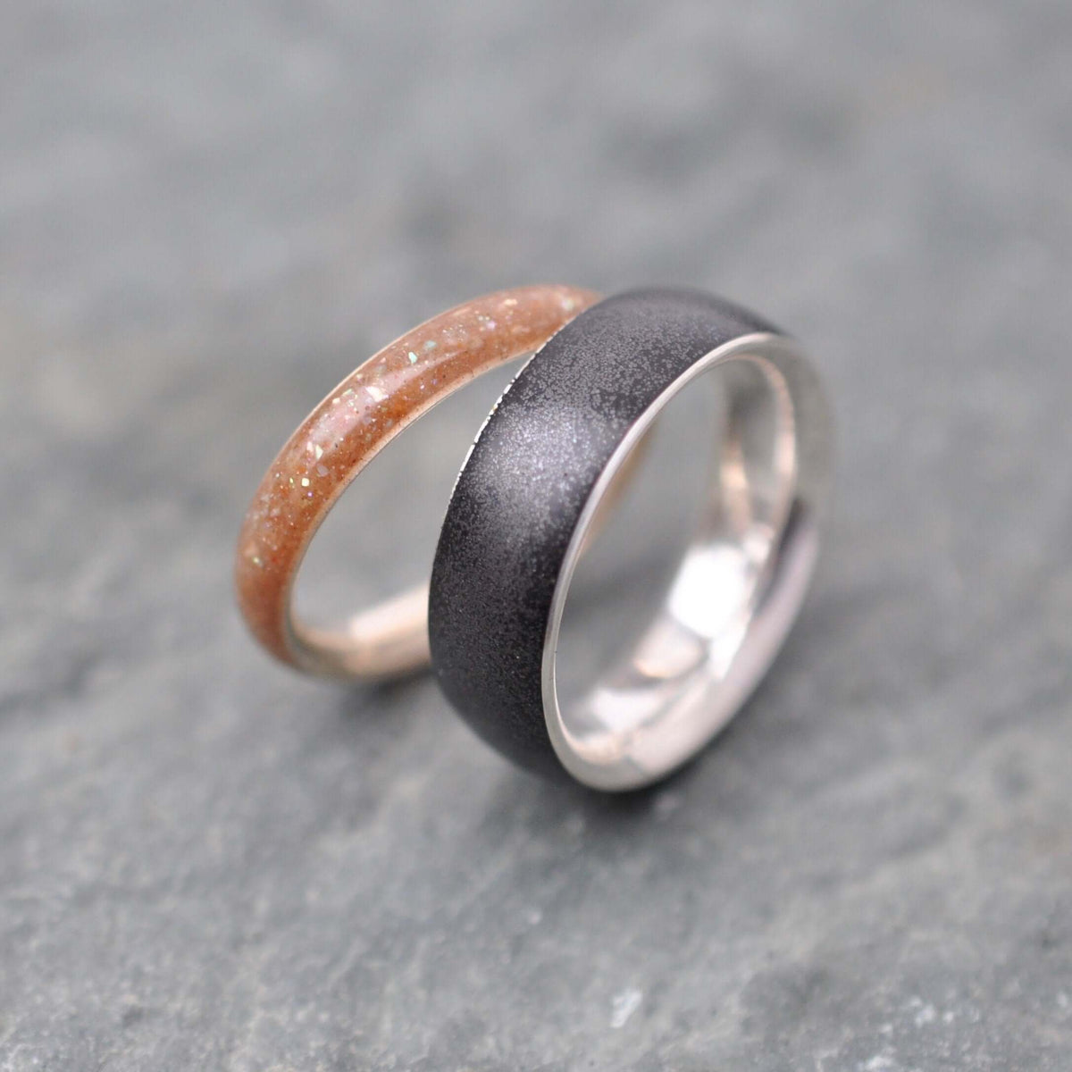 Unique magnetic volcanic sand ring with recycled sterling silver, Siempre