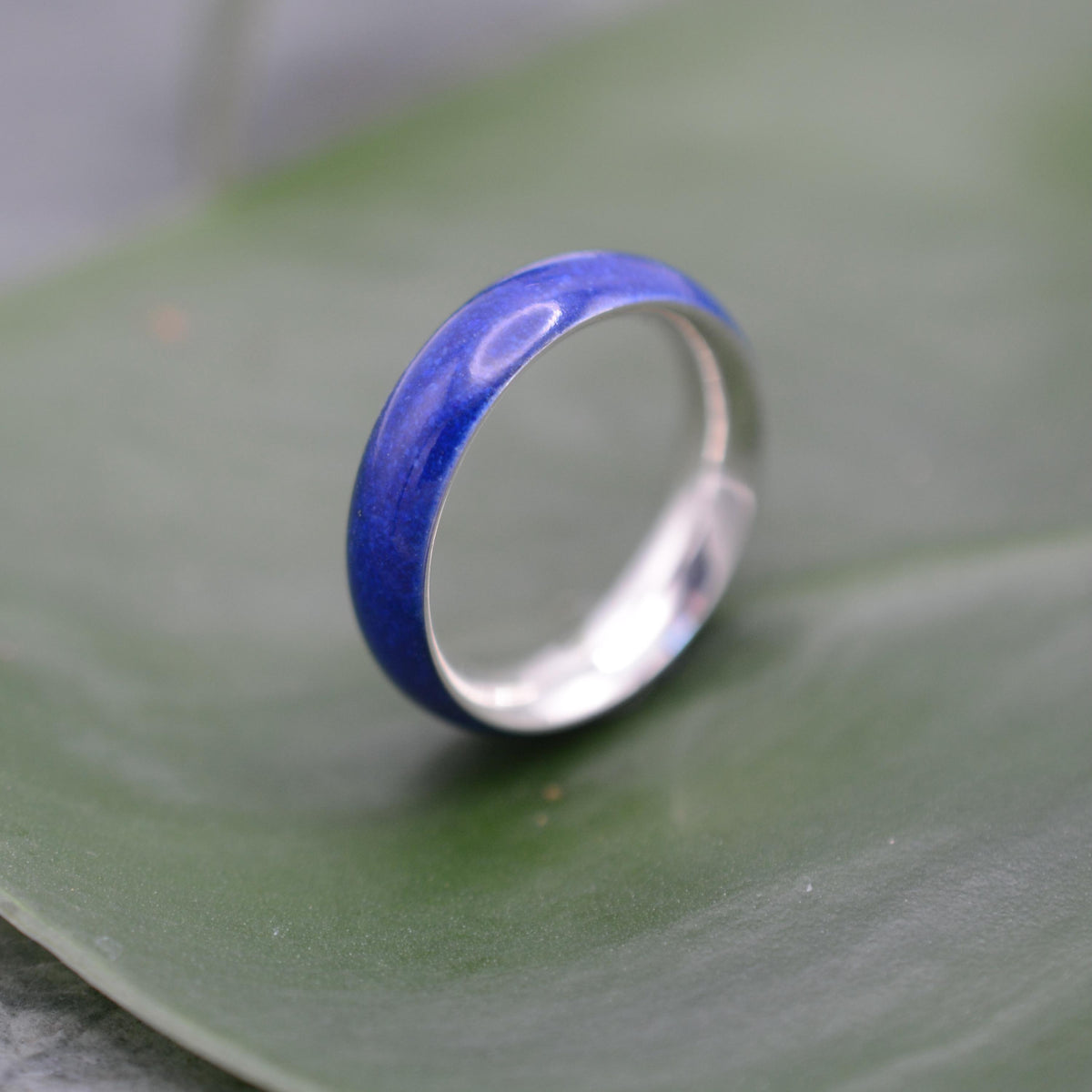 Lapis lazuli sterling silver ring, deep blue stone on leaf