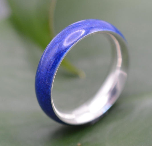 Lapis lazuli sterling silver wedding band, blue stone ring on green leaf