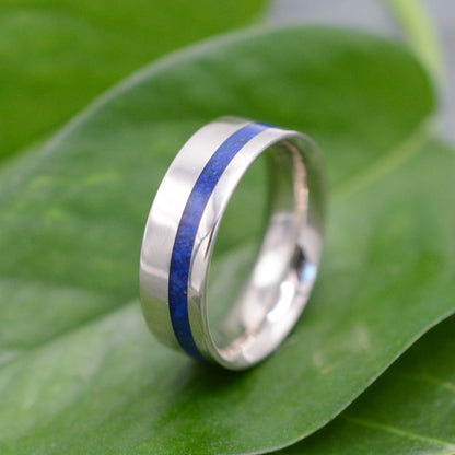 Lapis lazuli silver ring showing offset inlay detail view