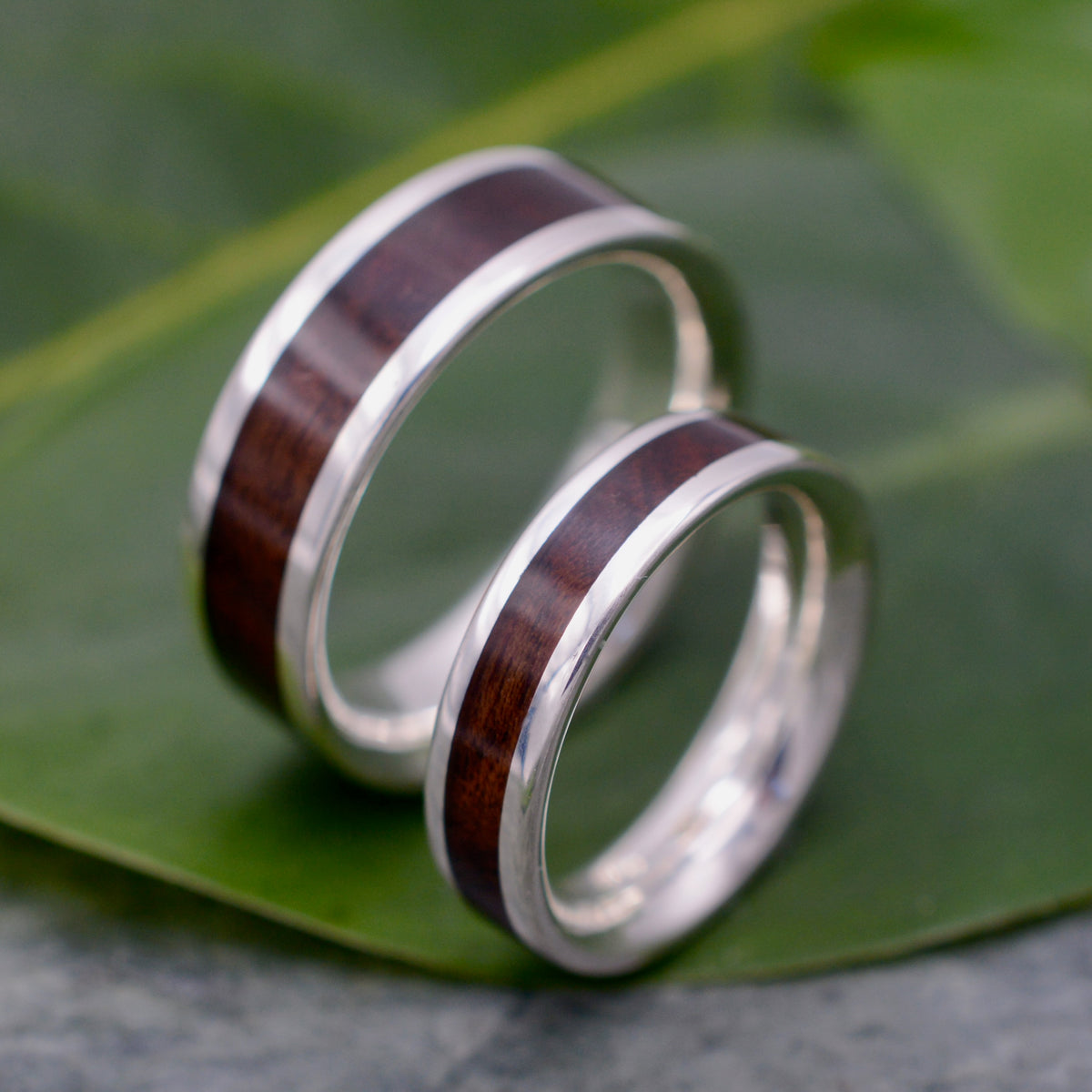 Silver and wood wedding band with laurel macho wood and sterling silver, Lados design