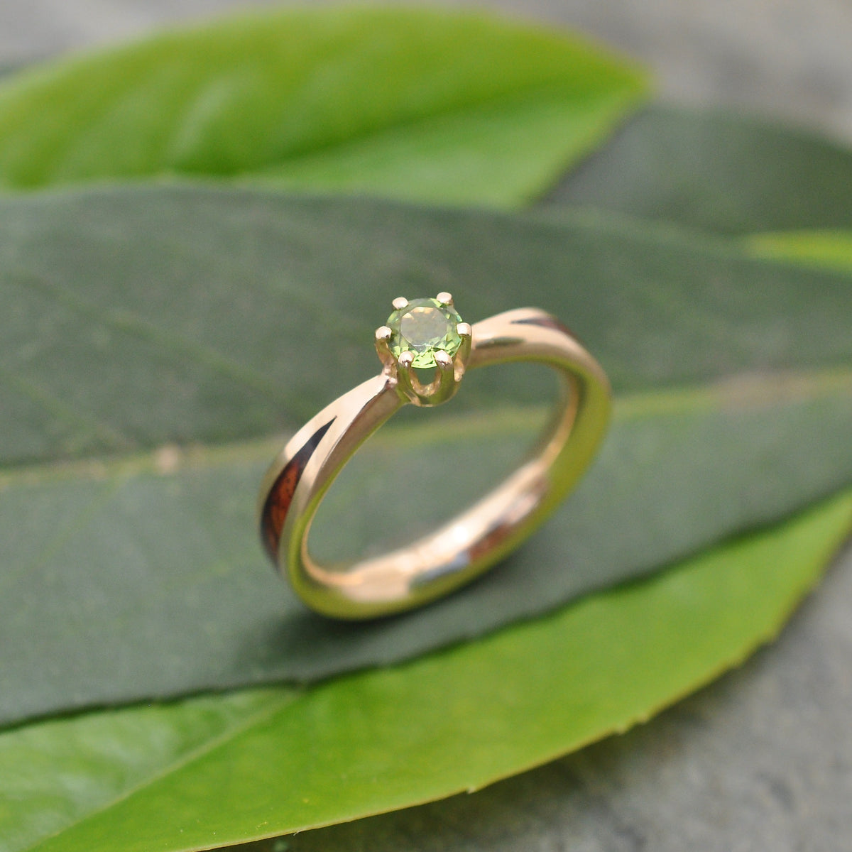 Moldavite solitaire wood engagement ring in yellow gold with wood inlay close up of grain