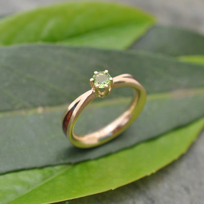 Moldavite solitaire wood engagement ring in yellow gold with wood inlay close up of grain
