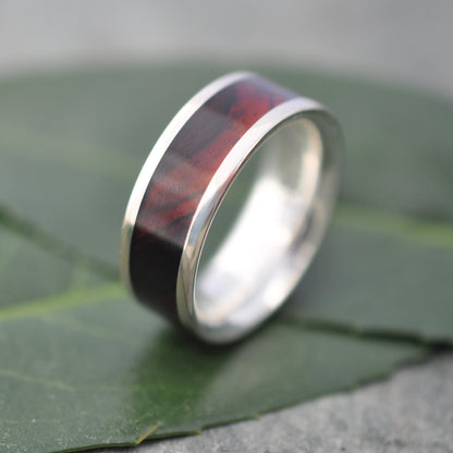 White gold wood wedding ring with cocobolo wood inlay with detailed grain, handcrafted by Naturaleza Organic Jewelry. 