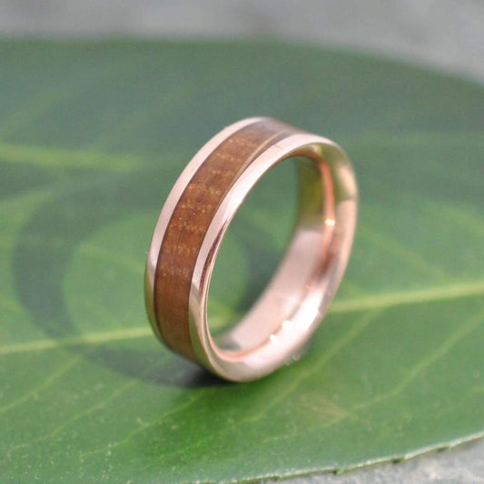 Lados bourbon barrel ring with rose gold edges, side view of wood grain