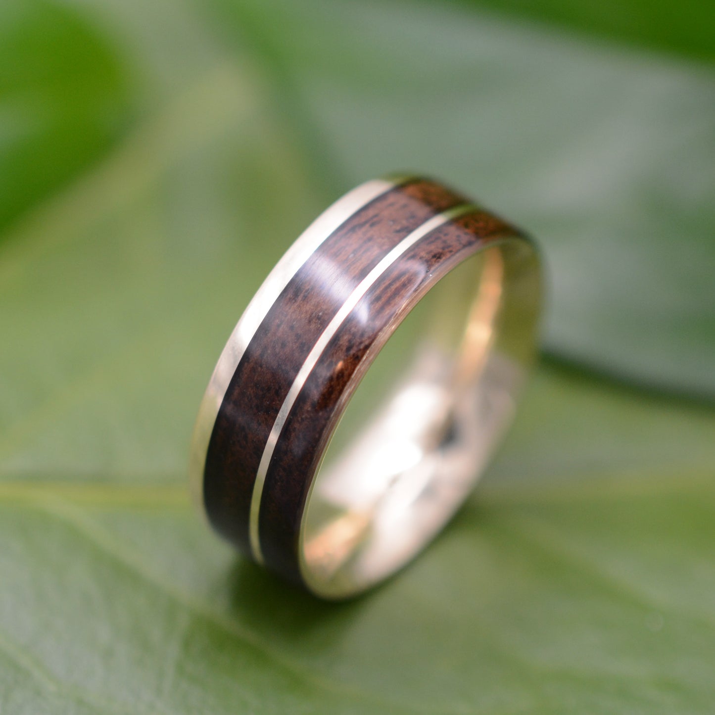Wood and gold wedding ring with Kentucky walnut and 14k yellow gold, Un Lado Asi
