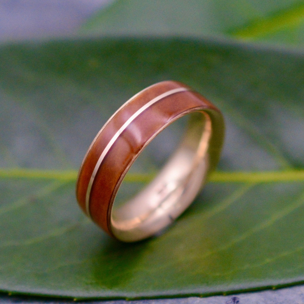 Comfort fit wood and gold wedding ring with Guayacán and yellow gold