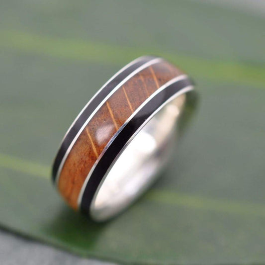 Juntos bourbon barrel ring with black coyol seed edges and silver detail