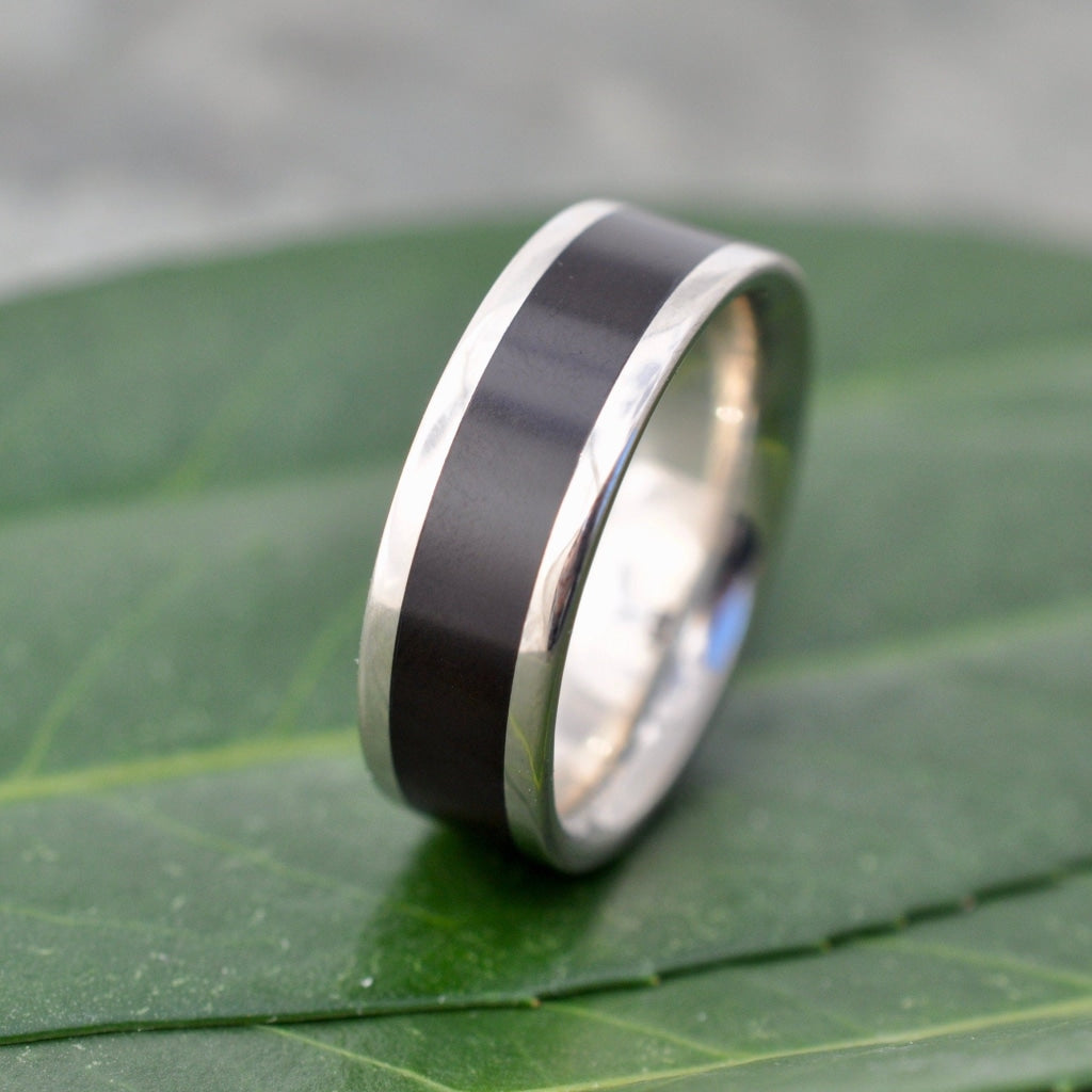 Comfort Fit Lados Coyol Seed Wood Ring with 14k White Gold showcasing a black Coyol seed inlay.