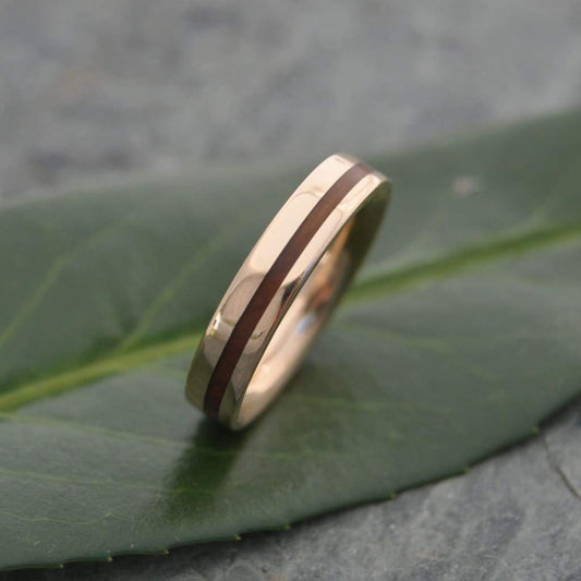Equinox Guayacán wood ring with recycled yellow gold, comfort fit