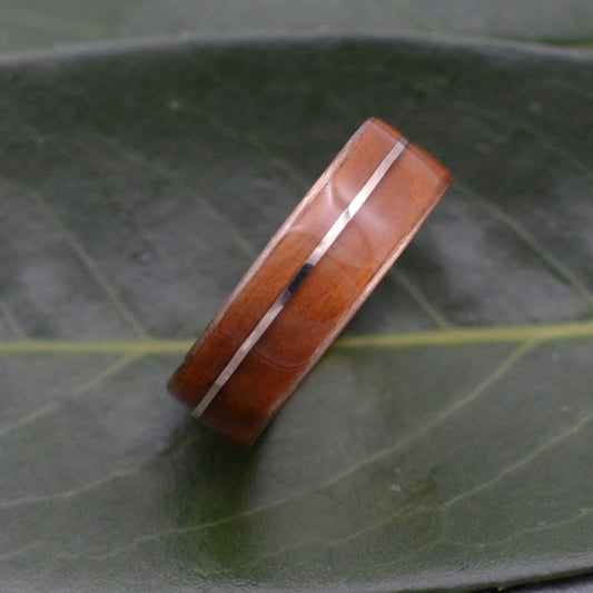 Asi comfort fit Guayacán wood ring with recycled yellow gold