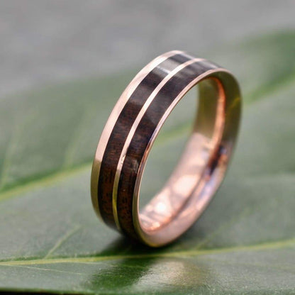 Comfort fit rose gold wood ring with Kentucky walnut, Un Lado Asi design