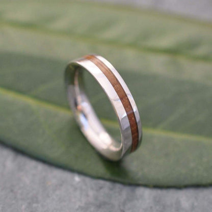 Equinox bourbon barrel ring with white gold offset inlay and wood grain detail