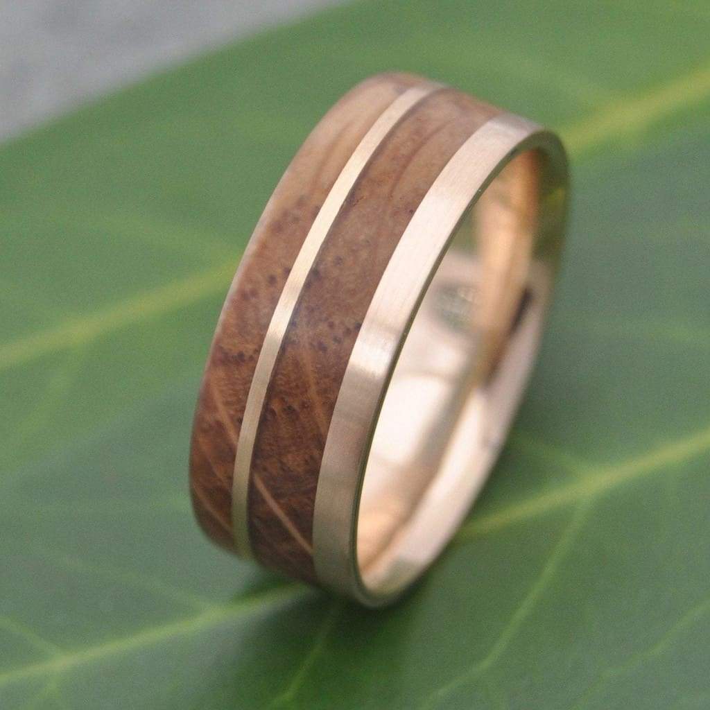 Reclaimed bourbon barrel ring with recycled yellow gold, asymmetric Un Lado Asi