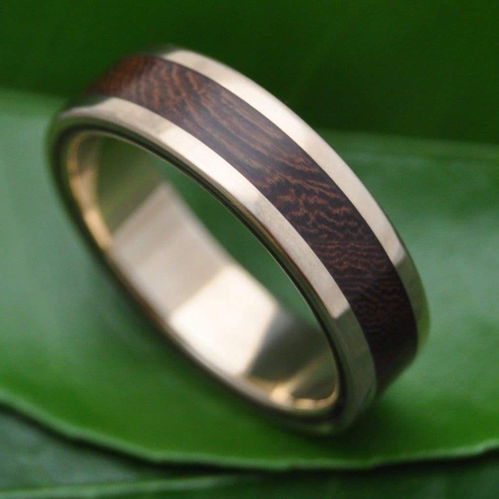 Eco-friendly Lados ring with nacascolo wood and recycled 14k yellow gold
