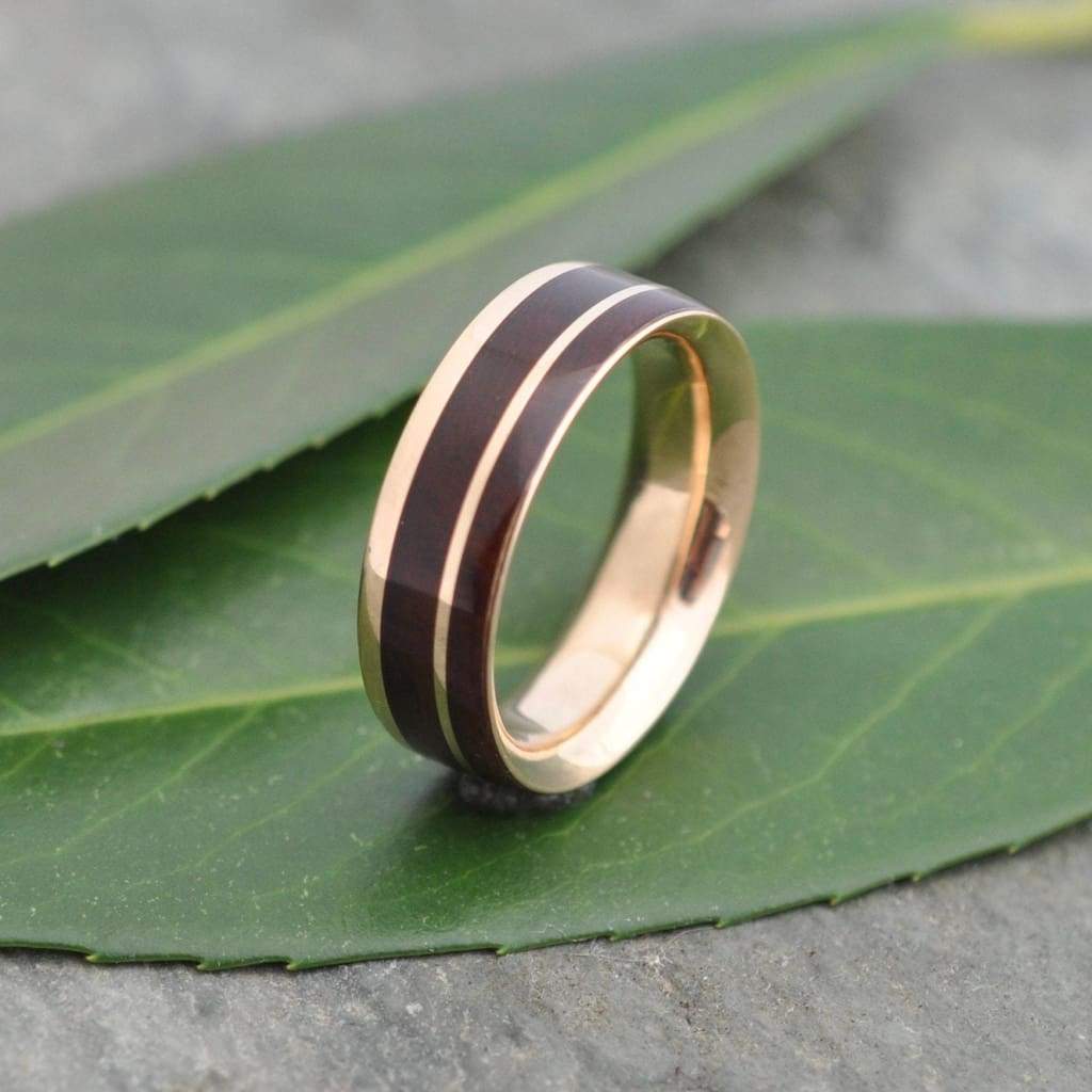 Asymmetric wood and gold wedding ring with nacascolo and yellow gold