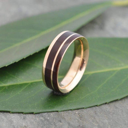 Asymmetric wood and gold wedding ring with nacascolo and yellow gold