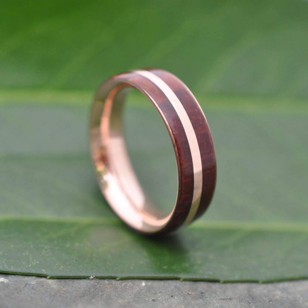 Eco-friendly Solsticio rose gold ring with Guapinol grain and offset inlay