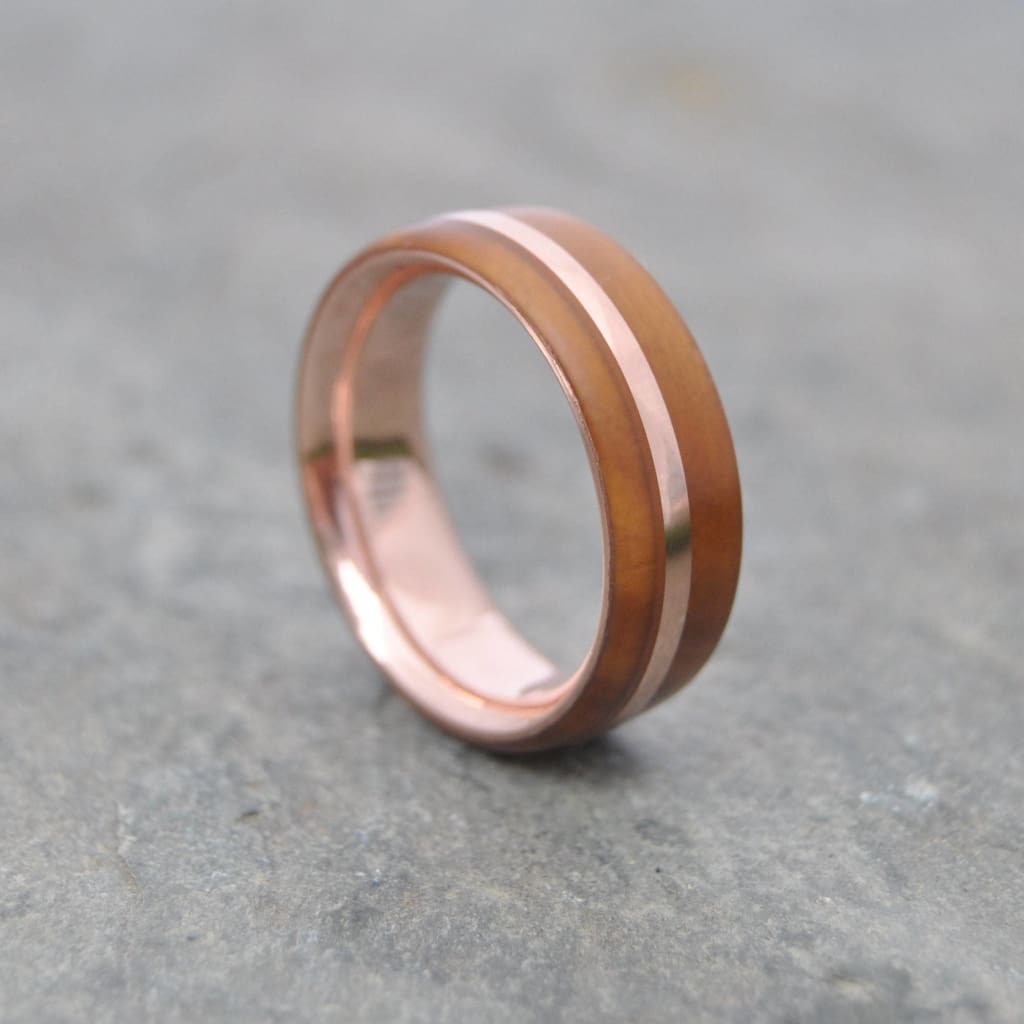 Solsticio Guayacán wood ring with recycled rose gold offset inlay