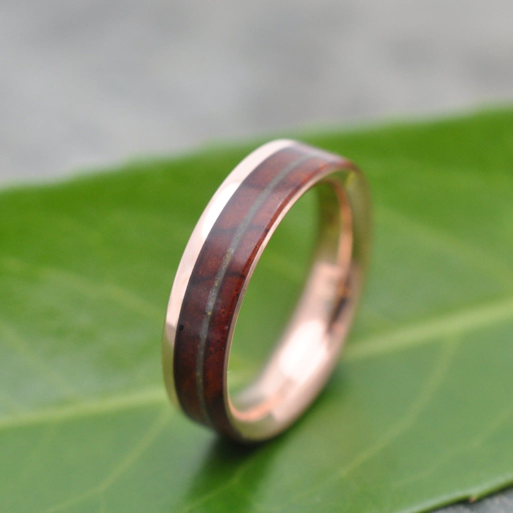 Gold ring with koa wood and jadeite inlay and 14k yellow gold, Un Lado Asi design