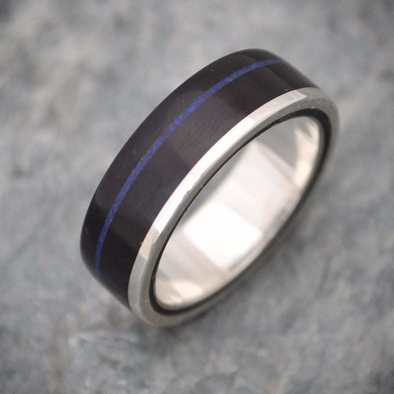 Un Lado Asi coyol and lapis lazuli ring with recycled sterling silver
